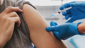Изображение Министерство здравоохранения Республики Беларусь напомнило о важности вакцинации против гриппа и COVID-19